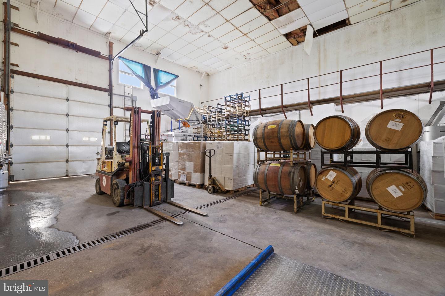 3659 S OX RD, EDINBURG, Virginia 22824, 4 Bedrooms Bedrooms, ,2 BathroomsBathrooms,Residential,For Sale,3659 S OX RD,VASH2011900 MLS # VASH2011900