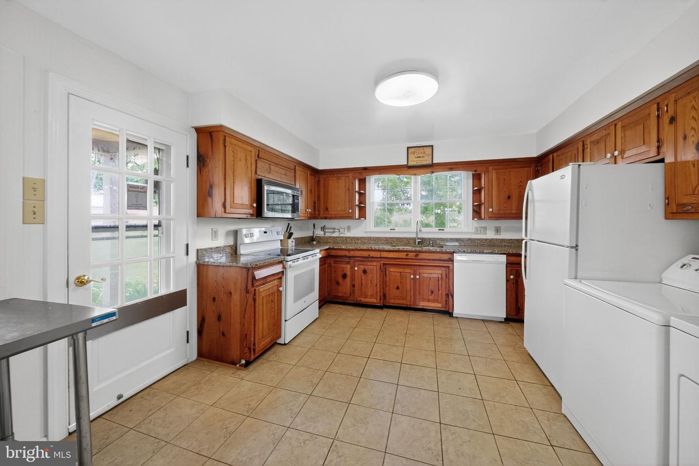 3659 S OX RD, EDINBURG, Virginia 22824, 4 Bedrooms Bedrooms, ,2 BathroomsBathrooms,Residential,For Sale,3659 S OX RD,VASH2011900 MLS # VASH2011900