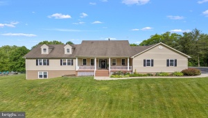 7312 OAK LN, MARSHALL, Virginia 20115, 4 Bedrooms Bedrooms, ,3 BathroomsBathrooms,Farm,For Sale,7312 OAK LN,VAFQ2016554 MLS # VAFQ2016554