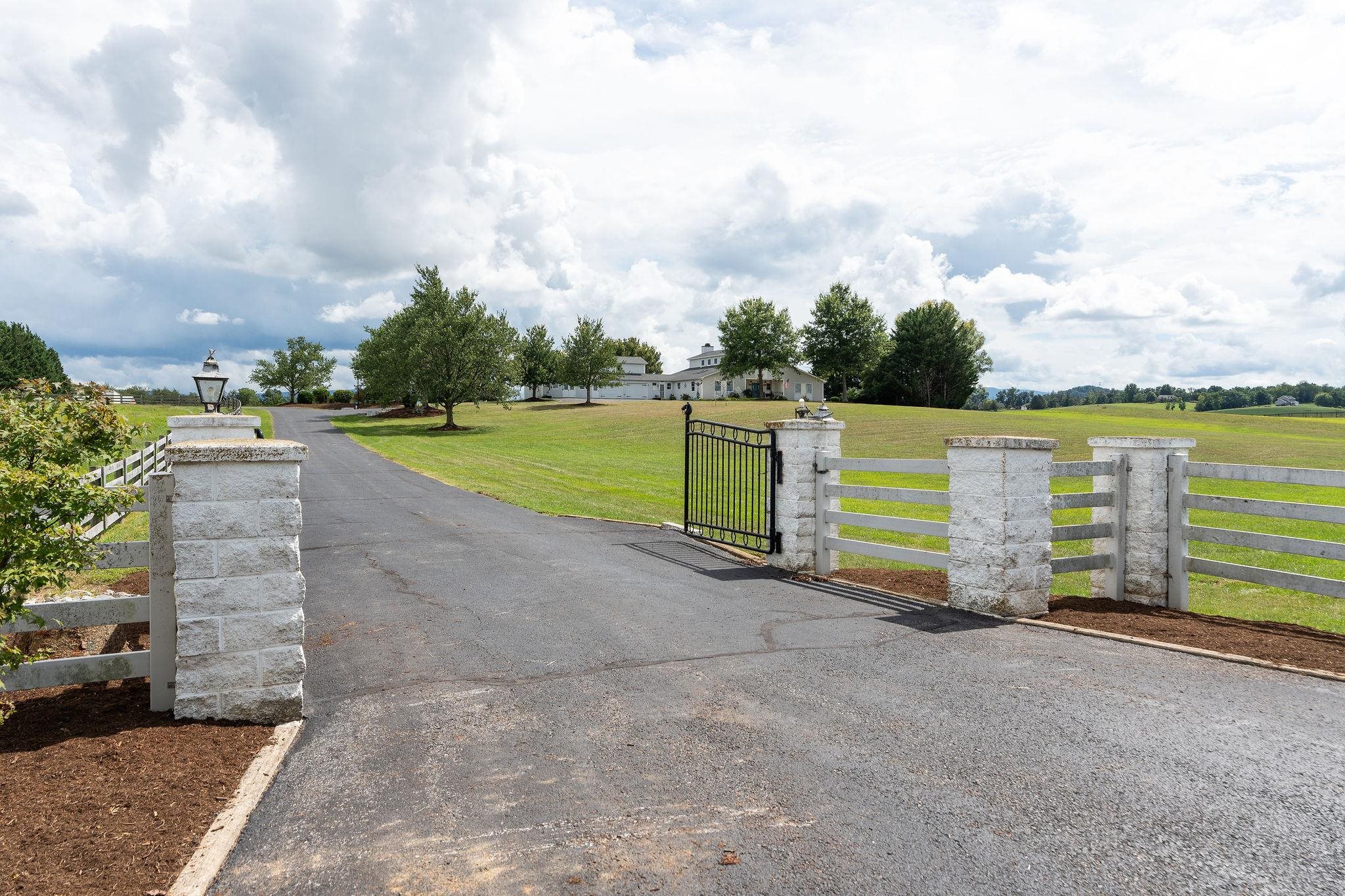 1040 TINKLING SPRING RD, STAUNTON, Virginia 24401, 3 Bedrooms Bedrooms, ,3 BathroomsBathrooms,Residential,14,1040 TINKLING SPRING RD,667916 MLS # 667916