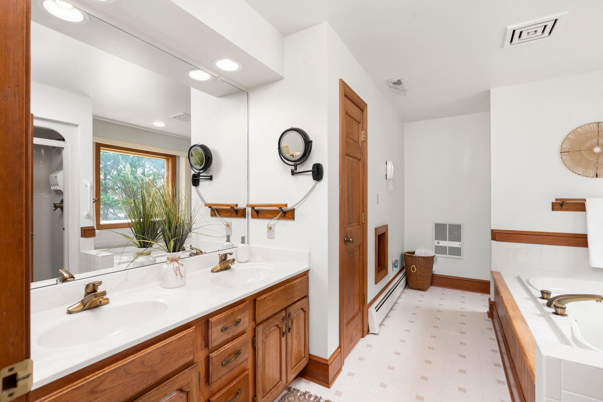 1040 TINKLING SPRING RD, STAUNTON, Virginia 24401, 3 Bedrooms Bedrooms, ,3 BathroomsBathrooms,Residential,14,1040 TINKLING SPRING RD,667916 MLS # 667916