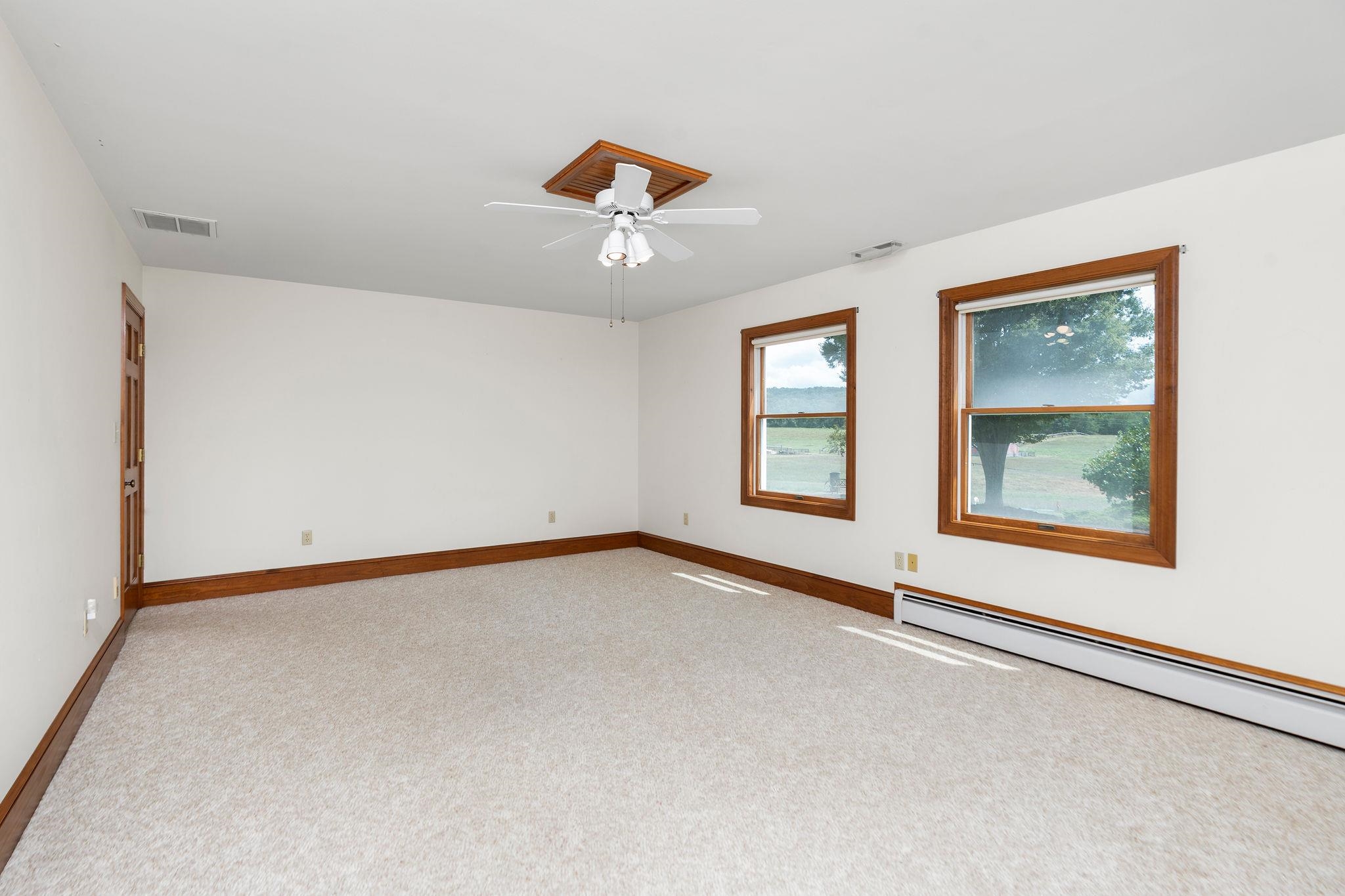 1040 TINKLING SPRING RD, STAUNTON, Virginia 24401, 3 Bedrooms Bedrooms, ,3 BathroomsBathrooms,Residential,14,1040 TINKLING SPRING RD,667916 MLS # 667916