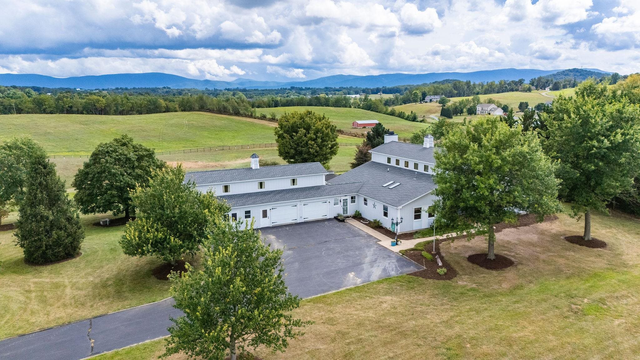 1040 TINKLING SPRING RD, STAUNTON, Virginia 24401, 3 Bedrooms Bedrooms, ,3 BathroomsBathrooms,Residential,14,1040 TINKLING SPRING RD,667916 MLS # 667916