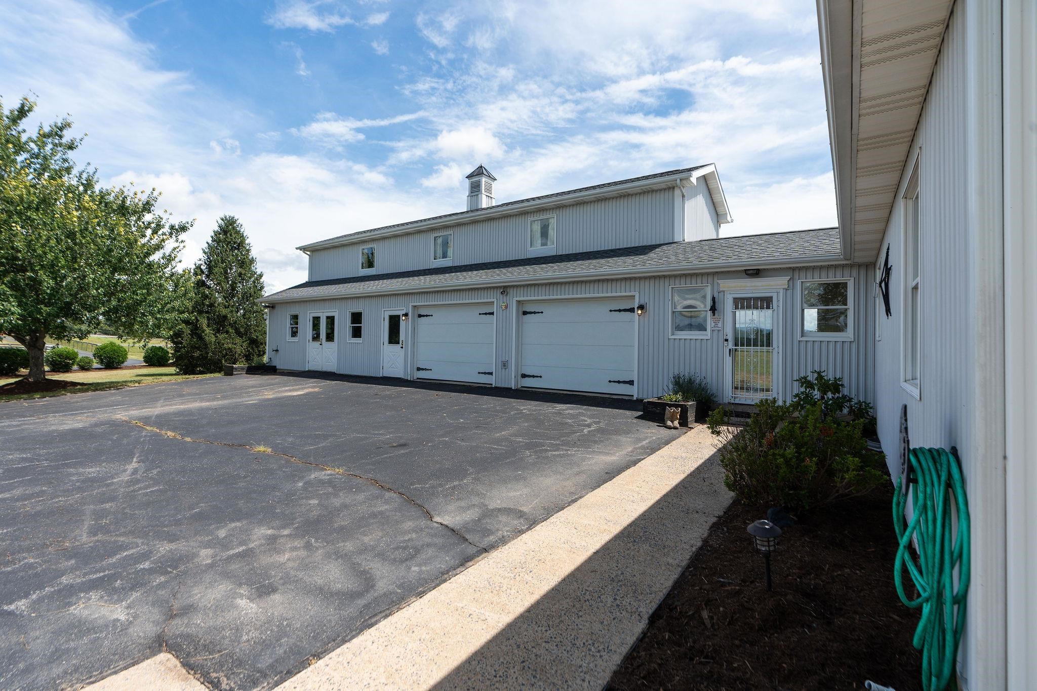 1040 TINKLING SPRING RD, STAUNTON, Virginia 24401, 3 Bedrooms Bedrooms, ,3 BathroomsBathrooms,Residential,14,1040 TINKLING SPRING RD,667916 MLS # 667916