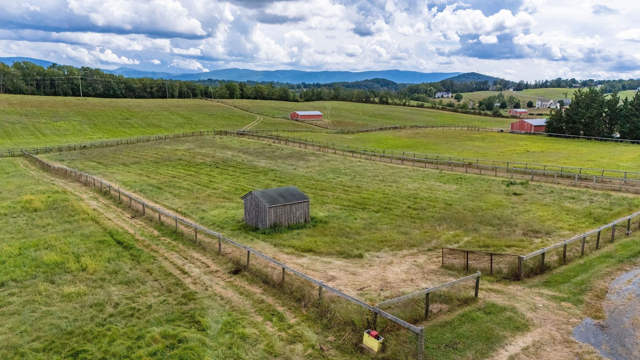 1040 TINKLING SPRING RD, STAUNTON, Virginia 24401, 3 Bedrooms Bedrooms, ,3 BathroomsBathrooms,Residential,14,1040 TINKLING SPRING RD,667916 MLS # 667916