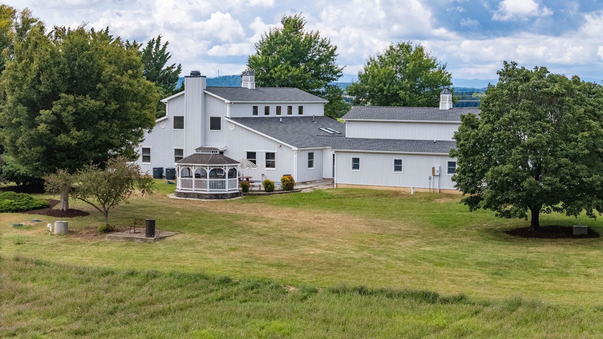 1040 TINKLING SPRING RD, STAUNTON, Virginia 24401, 3 Bedrooms Bedrooms, ,3 BathroomsBathrooms,Residential,14,1040 TINKLING SPRING RD,667916 MLS # 667916