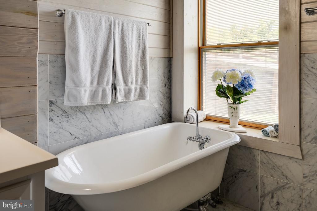 240 STONELEIGH RD, PALMYRA, Virginia 22963, 6 Bedrooms Bedrooms, ,4 BathroomsBathrooms,Residential,14,240 STONELEIGH RD,VAFN2000496 MLS # VAFN2000496 240 STONELEIGH RD, PALMYRA, Virginia 22963, 6 Bedrooms Bedrooms, ,4 BathroomsBathrooms,Residential,14,240 STONELEIGH RD,VAFN2000496 MLS # VAFN2000496