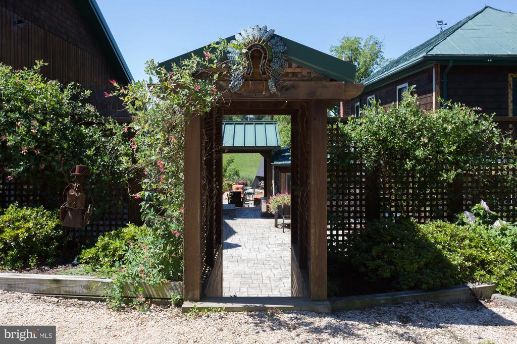 240 STONELEIGH RD, PALMYRA, Virginia 22963, 6 Bedrooms Bedrooms, ,4 BathroomsBathrooms,Residential,14,240 STONELEIGH RD,VAFN2000496 MLS # VAFN2000496 240 STONELEIGH RD, PALMYRA, Virginia 22963, 6 Bedrooms Bedrooms, ,4 BathroomsBathrooms,Residential,14,240 STONELEIGH RD,VAFN2000496 MLS # VAFN2000496