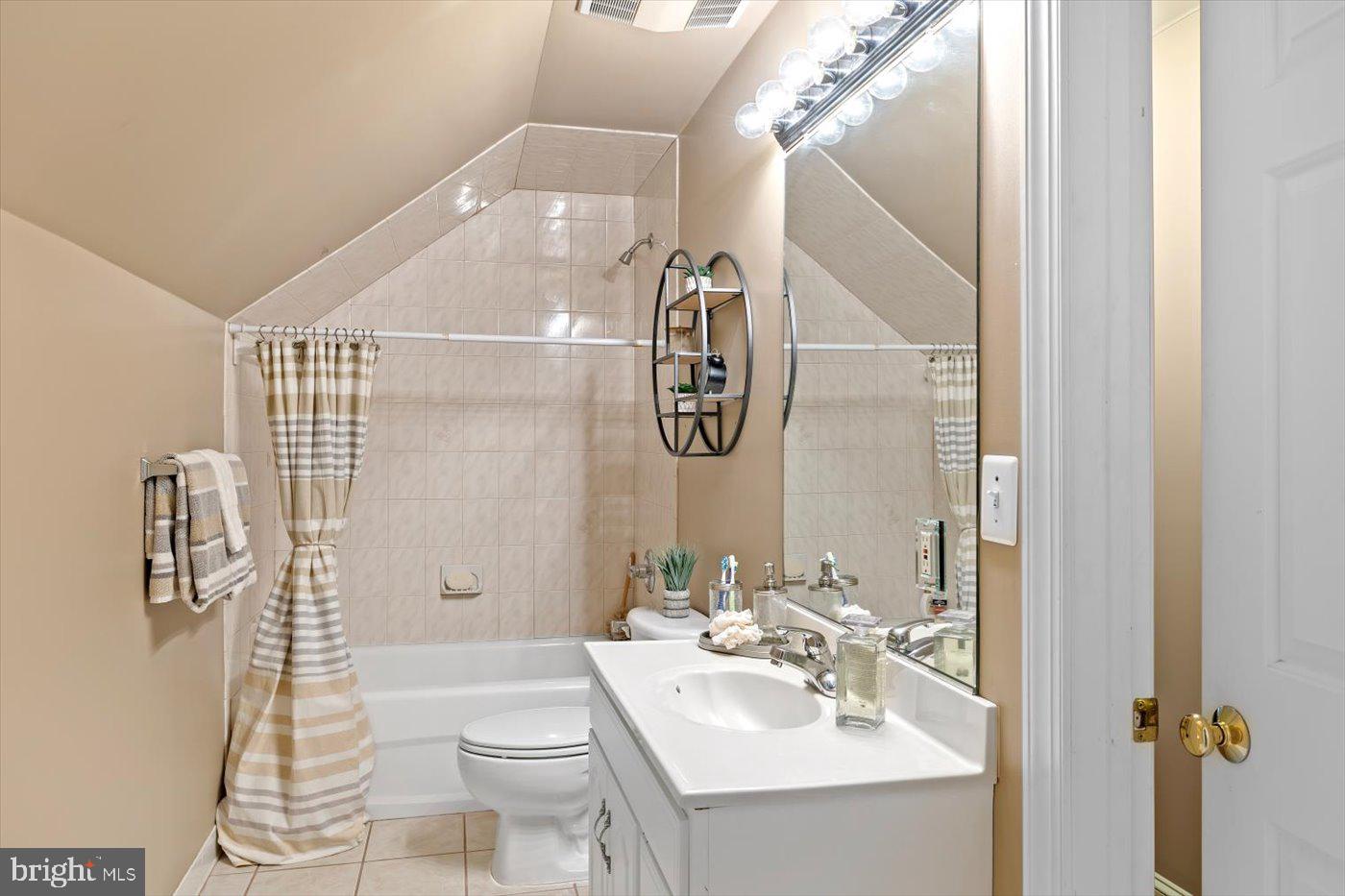 12102 BRENT TOWN RD, CATLETT, Virginia 20119, 5 Bedrooms Bedrooms, ,4 BathroomsBathrooms,Residential,For Sale,12102 BRENT TOWN RD,VAFQ2018034 MLS # VAFQ2018034