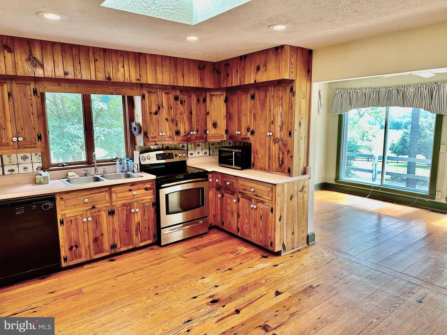 7038 BEACONSFIELD LN, WARRENTON, Virginia 20187, 2 Bedrooms Bedrooms, ,3 BathroomsBathrooms,Residential,For Sale,7038 BEACONSFIELD LN,VAFQ2018078 MLS # VAFQ2018078