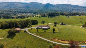 3225 LYNN HOLLOW RD, NORTH TAZEWELL, Virginia 24630, 3 Bedrooms Bedrooms, ,2 BathroomsBathrooms,Farm,For Sale,3225 LYNN HOLLOW RD,669407 MLS # 669407