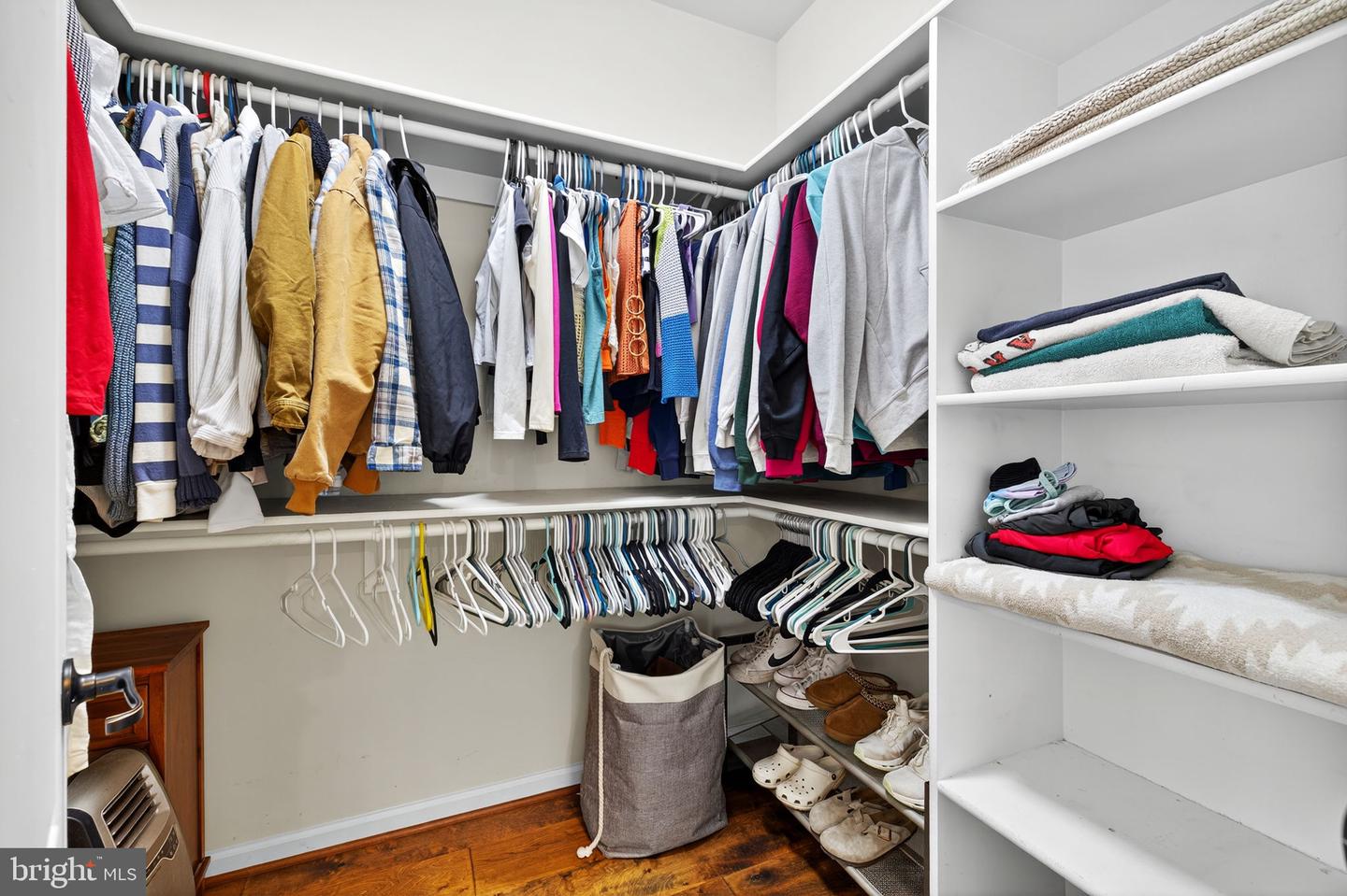 22011 BEAVERDAM DR, ASHBURN, Virginia 20148, 5 Bedrooms Bedrooms, ,5 BathroomsBathrooms,Residential,For Sale,22011 BEAVERDAM DR,VALO2107164 MLS # VALO2107164 22011 BEAVERDAM DR, ASHBURN, Virginia 20148, 5 Bedrooms Bedrooms, ,5 BathroomsBathrooms,Residential,For Sale,22011 BEAVERDAM DR,VALO2107164 MLS # VALO2107164