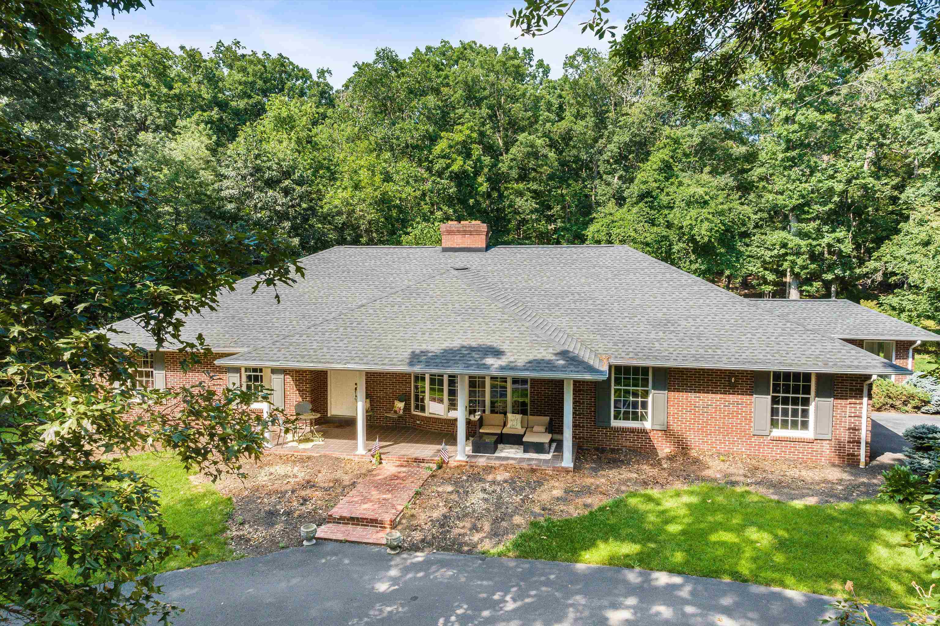 5983 LABS RUN LN, PENN LAIRD, Virginia 22846, 4 Bedrooms Bedrooms, ,3 BathroomsBathrooms,Residential,14,5983 LABS RUN LN,662500 MLS # 662500