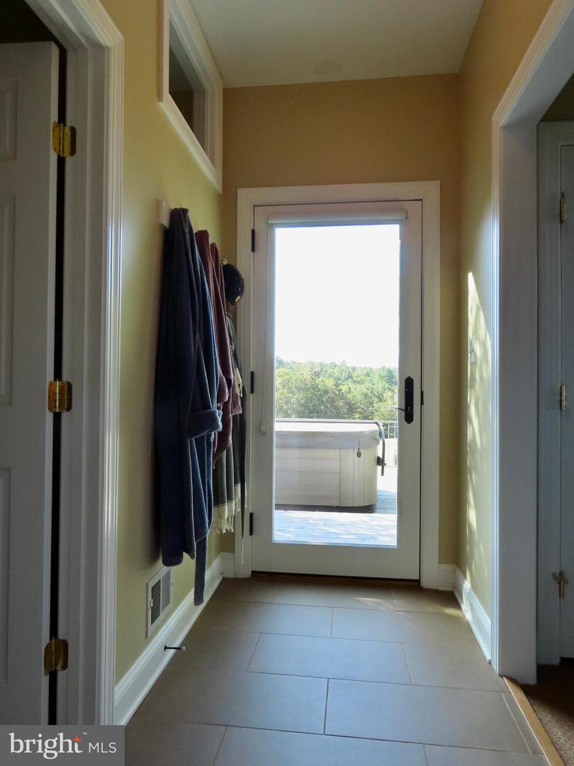 643 RICHMOND RD, AMISSVILLE, Virginia 20106, 3 Bedrooms Bedrooms, ,2 BathroomsBathrooms,Residential,For Sale,643 RICHMOND RD,VARP2002322 MLS # VARP2002322