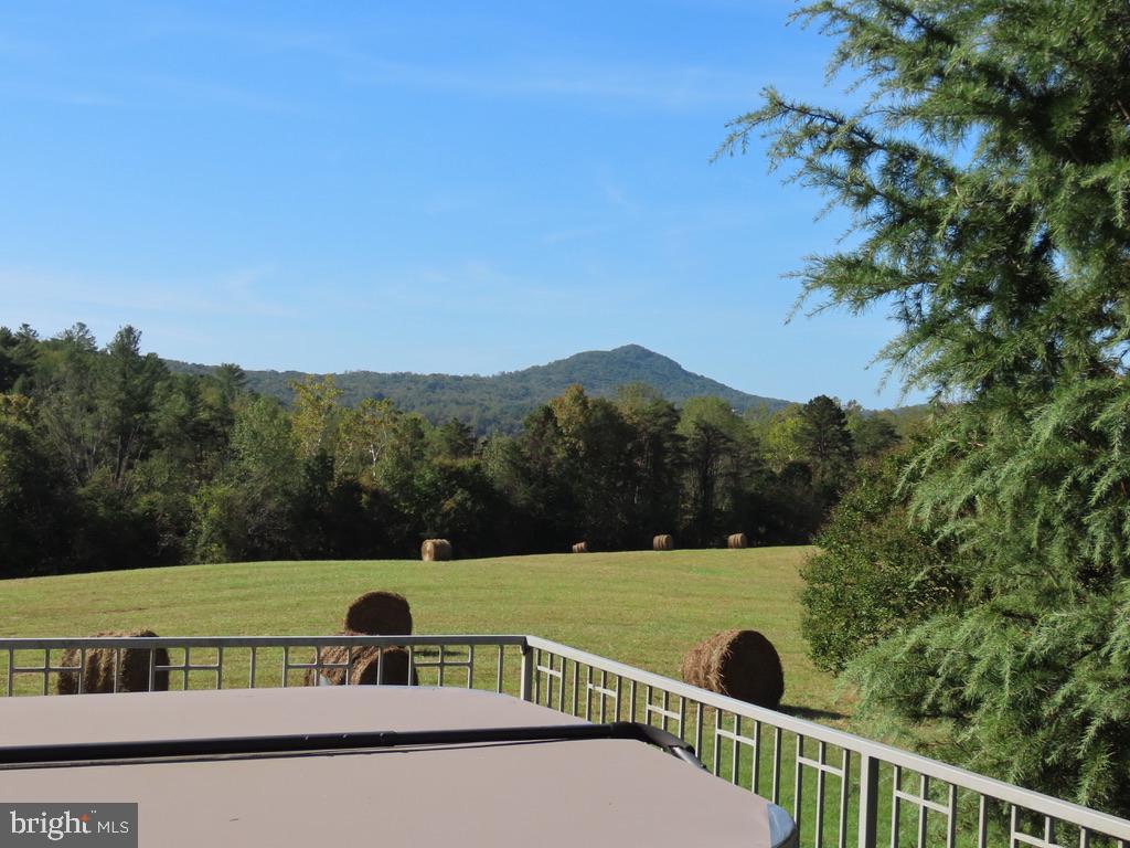 643 RICHMOND RD, AMISSVILLE, Virginia 20106, 3 Bedrooms Bedrooms, ,2 BathroomsBathrooms,Residential,For Sale,643 RICHMOND RD,VARP2002322 MLS # VARP2002322