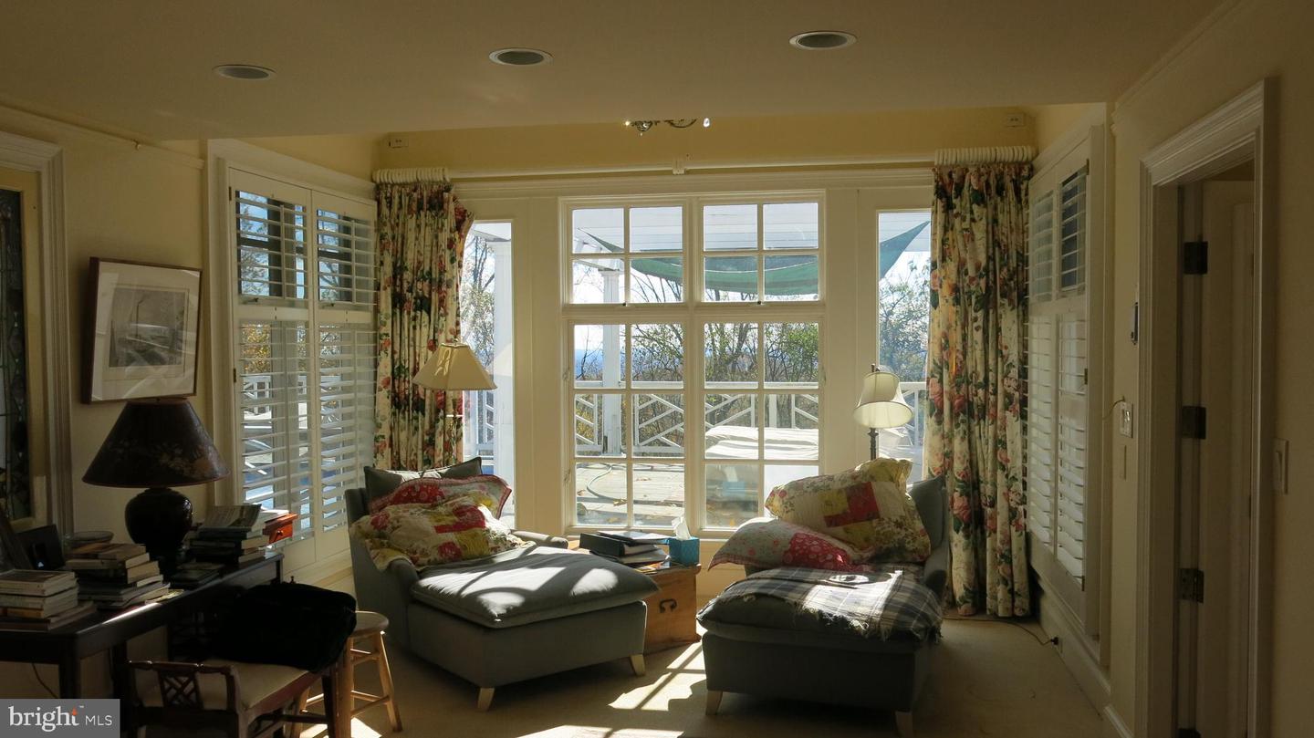 200 FOGG MOUNTAIN LN, FLINT HILL, Virginia 22627, 3 Bedrooms Bedrooms, ,2 BathroomsBathrooms,Residential,For Sale,200 FOGG MOUNTAIN LN,VARP2002366 MLS # VARP2002366