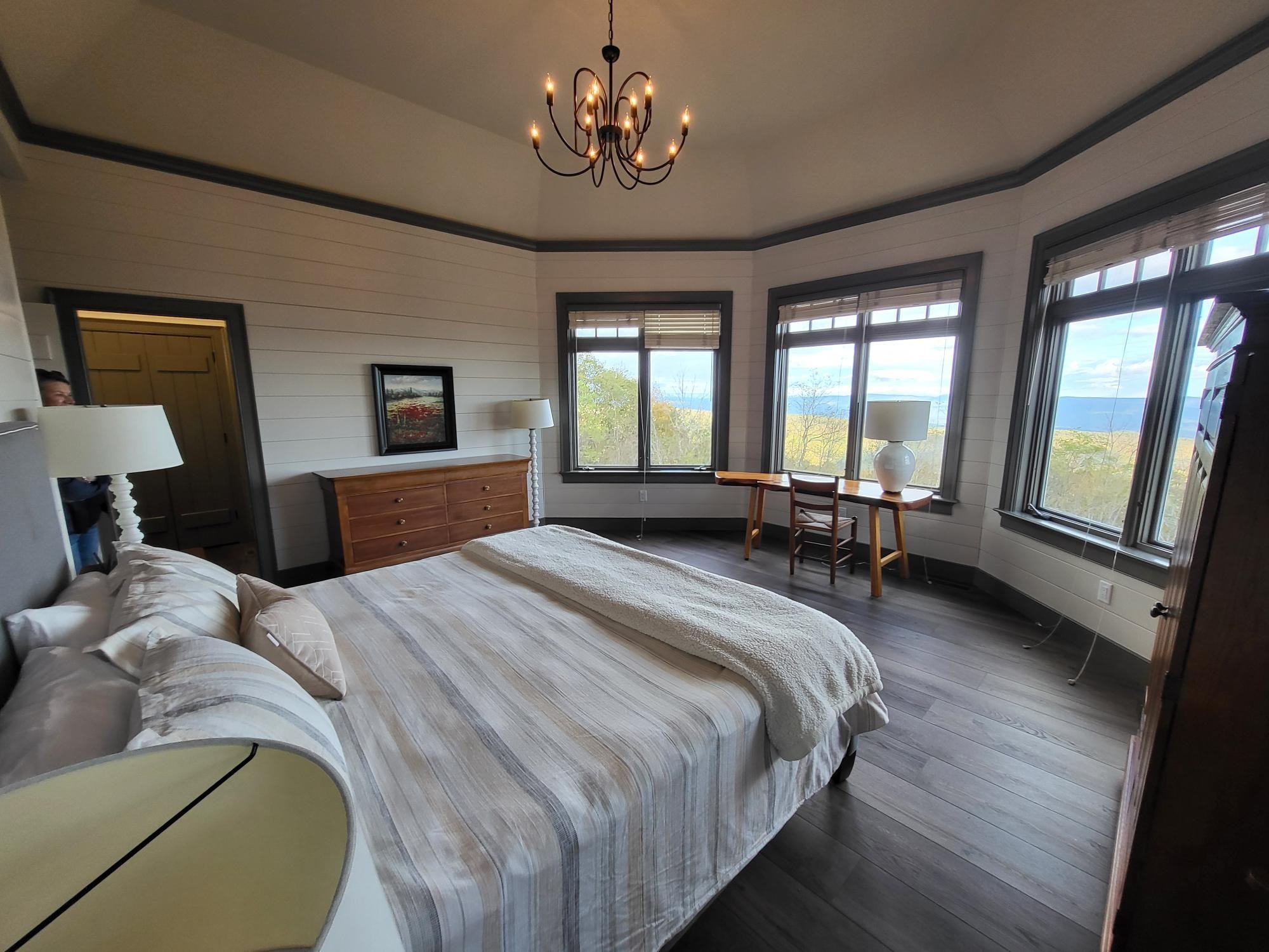 504 AIRPORT DR, HOT SPRINGS, Virginia 24445, 3 Bedrooms Bedrooms, ,3 BathroomsBathrooms,Residential,14,504 AIRPORT DR,670681 MLS # 670681