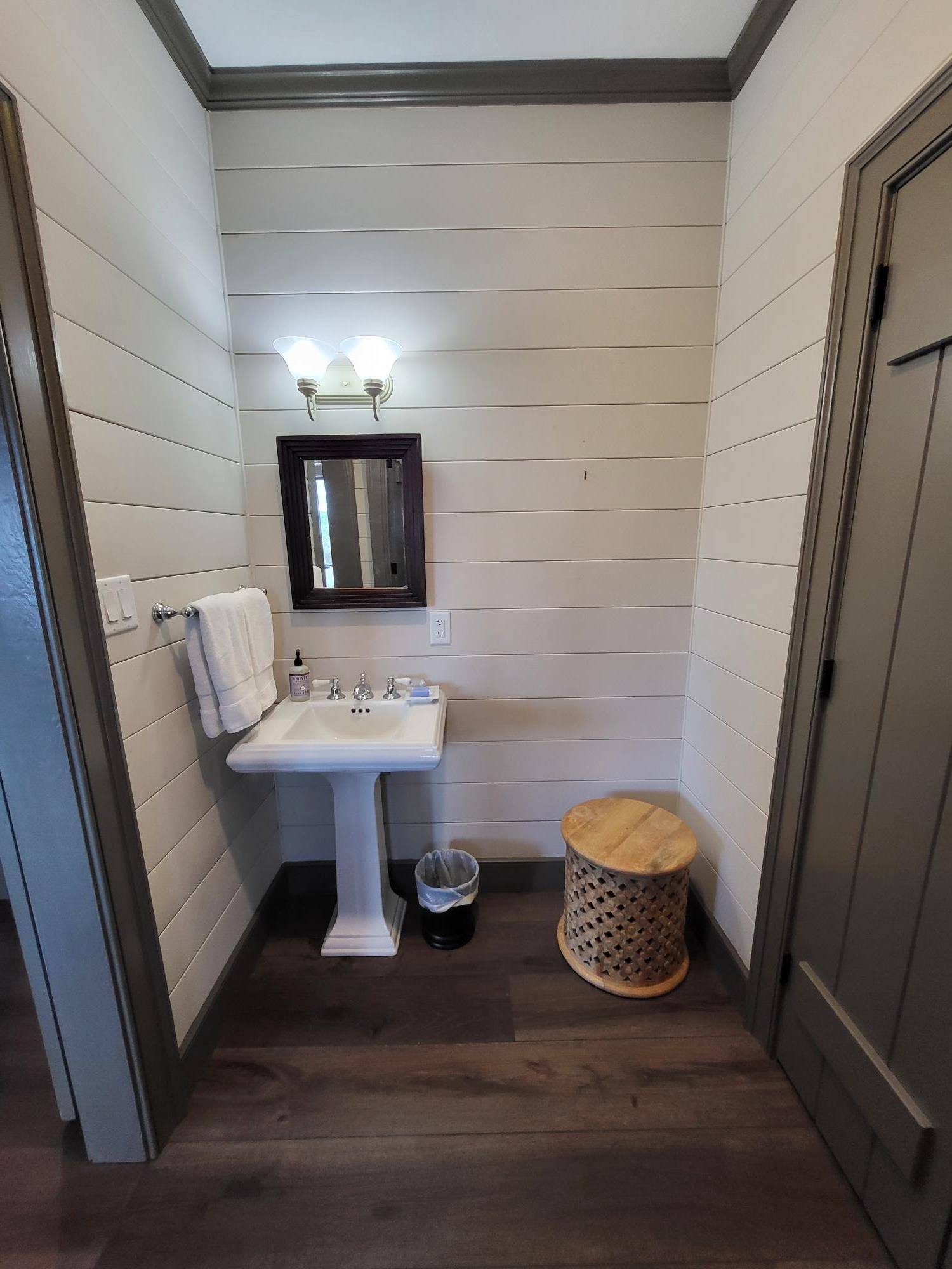 504 AIRPORT DR, HOT SPRINGS, Virginia 24445, 3 Bedrooms Bedrooms, ,3 BathroomsBathrooms,Residential,14,504 AIRPORT DR,670681 MLS # 670681