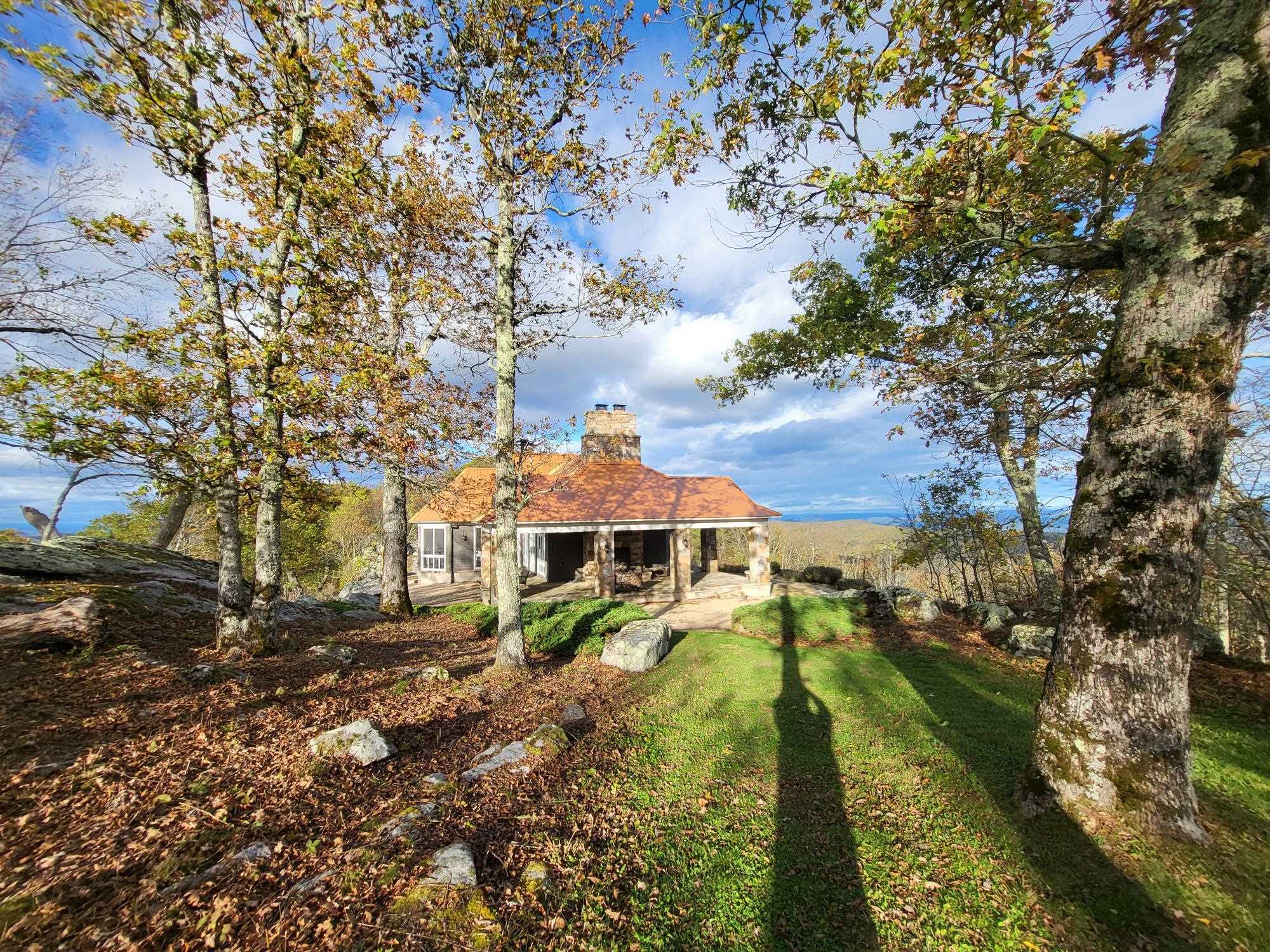 504 AIRPORT DR, HOT SPRINGS, Virginia 24445, 3 Bedrooms Bedrooms, ,3 BathroomsBathrooms,Residential,14,504 AIRPORT DR,670681 MLS # 670681