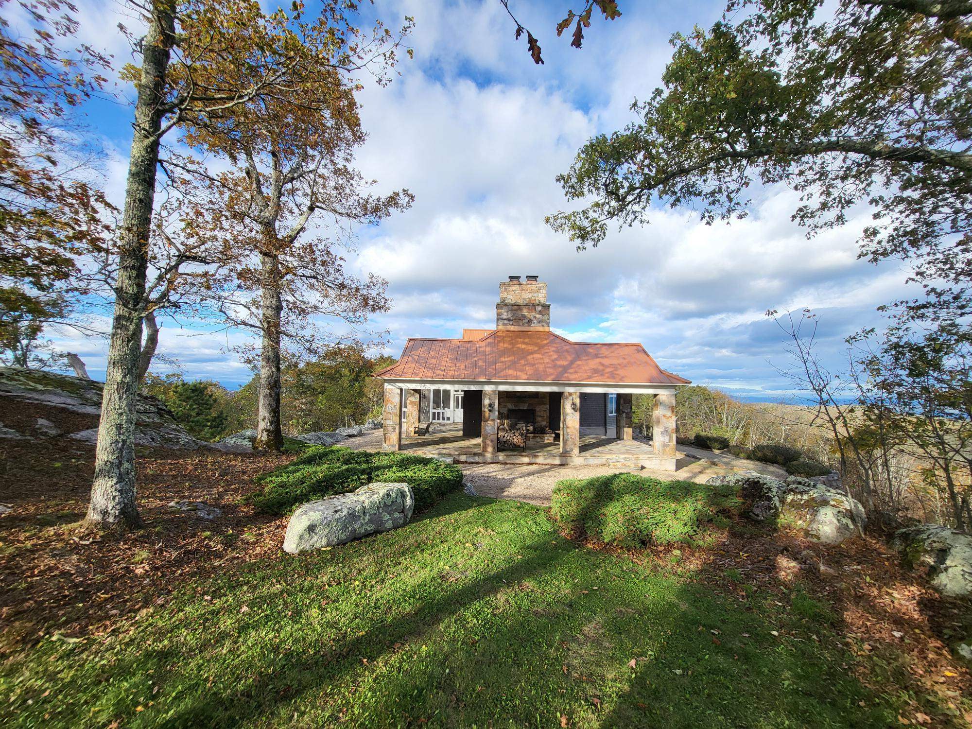 504 AIRPORT DR, HOT SPRINGS, Virginia 24445, 3 Bedrooms Bedrooms, ,3 BathroomsBathrooms,Residential,14,504 AIRPORT DR,670681 MLS # 670681