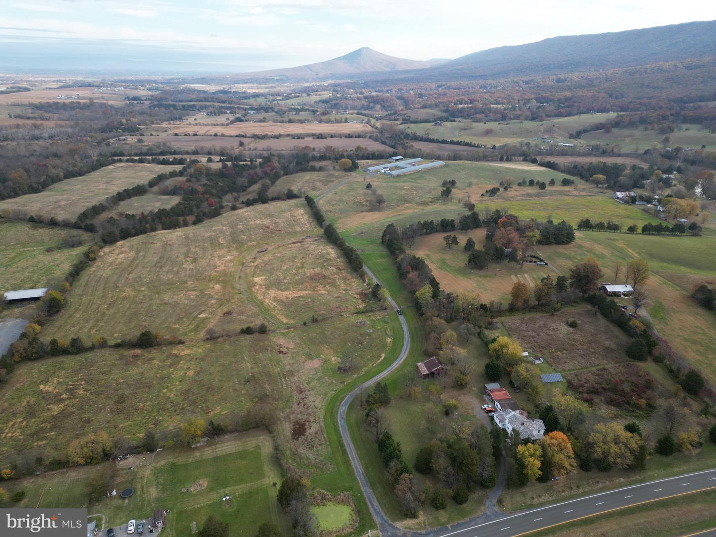 499 E LEE HWY, NEW MARKET, Virginia 22844, 3 Bedrooms Bedrooms, ,2 BathroomsBathrooms,Farm,For Sale,499 E LEE HWY,VASH2012864 MLS # VASH2012864