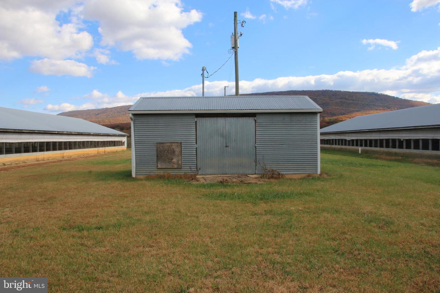499 E LEE HWY, NEW MARKET, Virginia 22844, 3 Bedrooms Bedrooms, ,2 BathroomsBathrooms,Farm,For Sale,499 E LEE HWY,VASH2012864 MLS # VASH2012864