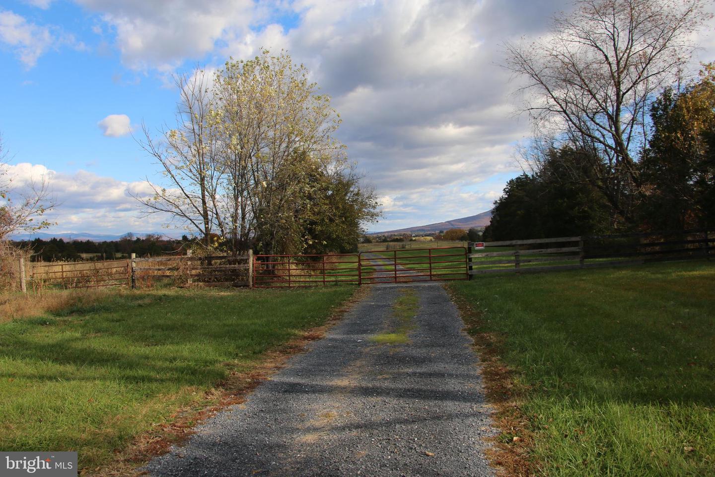 499 E LEE HWY, NEW MARKET, Virginia 22844, 3 Bedrooms Bedrooms, ,2 BathroomsBathrooms,Farm,For Sale,499 E LEE HWY,VASH2012864 MLS # VASH2012864