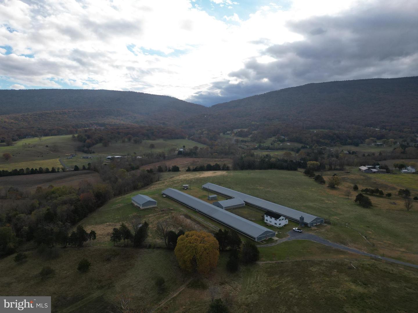 499 E LEE HWY, NEW MARKET, Virginia 22844, 3 Bedrooms Bedrooms, ,2 BathroomsBathrooms,Farm,For Sale,499 E LEE HWY,VASH2012864 MLS # VASH2012864