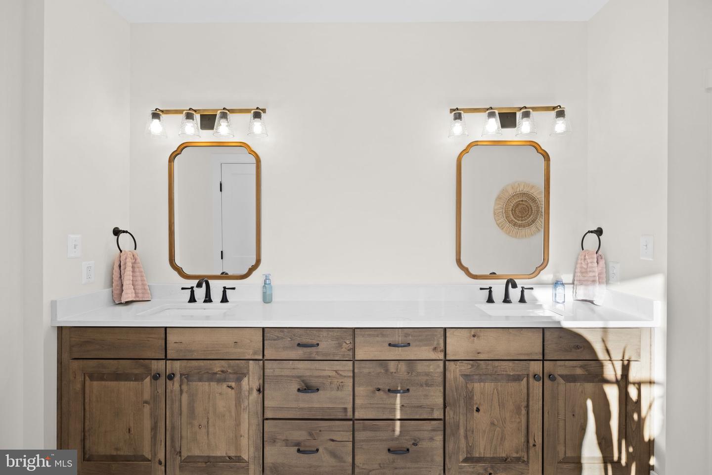 14660 LEE HWY, AMISSVILLE, Virginia 20106, 4 Bedrooms Bedrooms, ,4 BathroomsBathrooms,Residential,For Sale,14660 LEE HWY,VARP2002370 MLS # VARP2002370