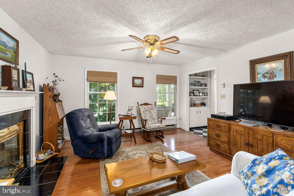 1115 CHAPEL RD, MIDDLETOWN, Virginia 22645, 3 Bedrooms Bedrooms, ,2 BathroomsBathrooms,Farm,For Sale,1115 CHAPEL RD,VAFV2038158 MLS # VAFV2038158 1115 CHAPEL RD, MIDDLETOWN, Virginia 22645, 3 Bedrooms Bedrooms, ,2 BathroomsBathrooms,Farm,For Sale,1115 CHAPEL RD,VAFV2038158 MLS # VAFV2038158