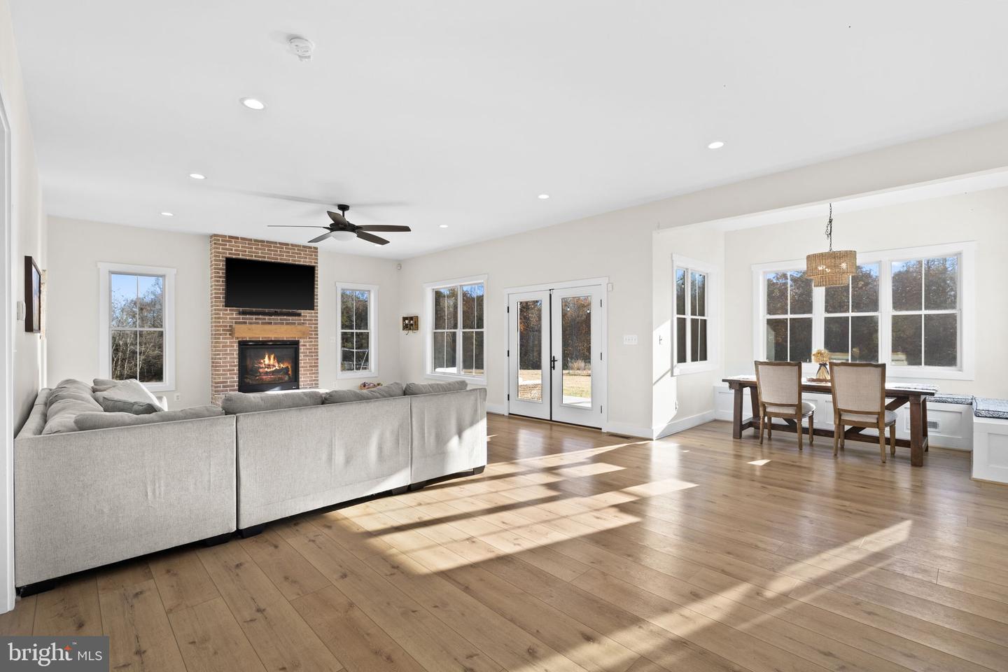 14660 LEE HWY, AMISSVILLE, Virginia 20106, 4 Bedrooms Bedrooms, ,4 BathroomsBathrooms,Residential,For Sale,14660 LEE HWY,VARP2002370 MLS # VARP2002370