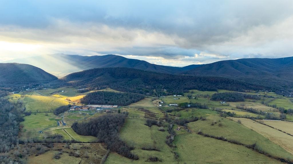 339 BUFFALO BRANCH LN, SWOOPE, Virginia 24479, 4 Bedrooms Bedrooms, ,1 BathroomBathrooms,Residential,14,339 BUFFALO BRANCH LN,671952 MLS # 671952