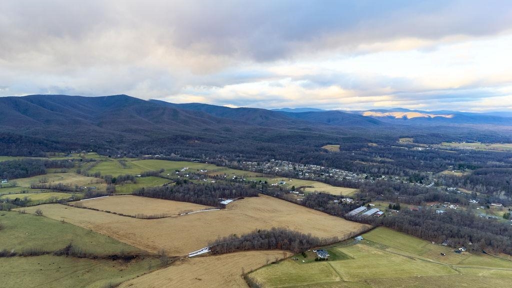 339 BUFFALO BRANCH LN, SWOOPE, Virginia 24479, 4 Bedrooms Bedrooms, ,1 BathroomBathrooms,Residential,14,339 BUFFALO BRANCH LN,671952 MLS # 671952