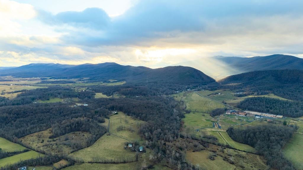 339 BUFFALO BRANCH LN, SWOOPE, Virginia 24479, 4 Bedrooms Bedrooms, ,1 BathroomBathrooms,Residential,14,339 BUFFALO BRANCH LN,671952 MLS # 671952