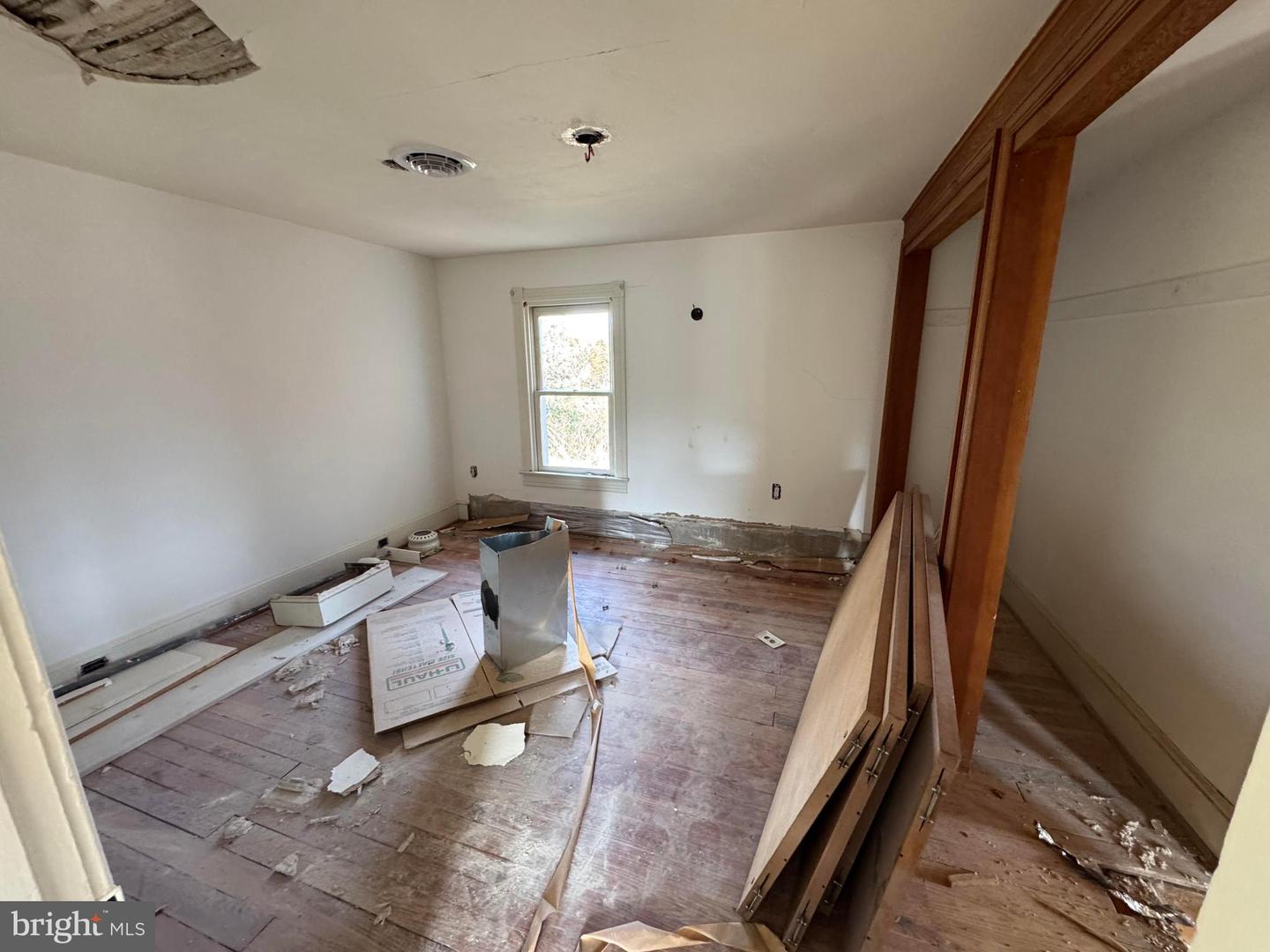 461 THUNDERBIRD RD, BENTONVILLE, Virginia 22610, ,Farm,For Sale,461 THUNDERBIRD RD,VAWR2013184 MLS # VAWR2013184