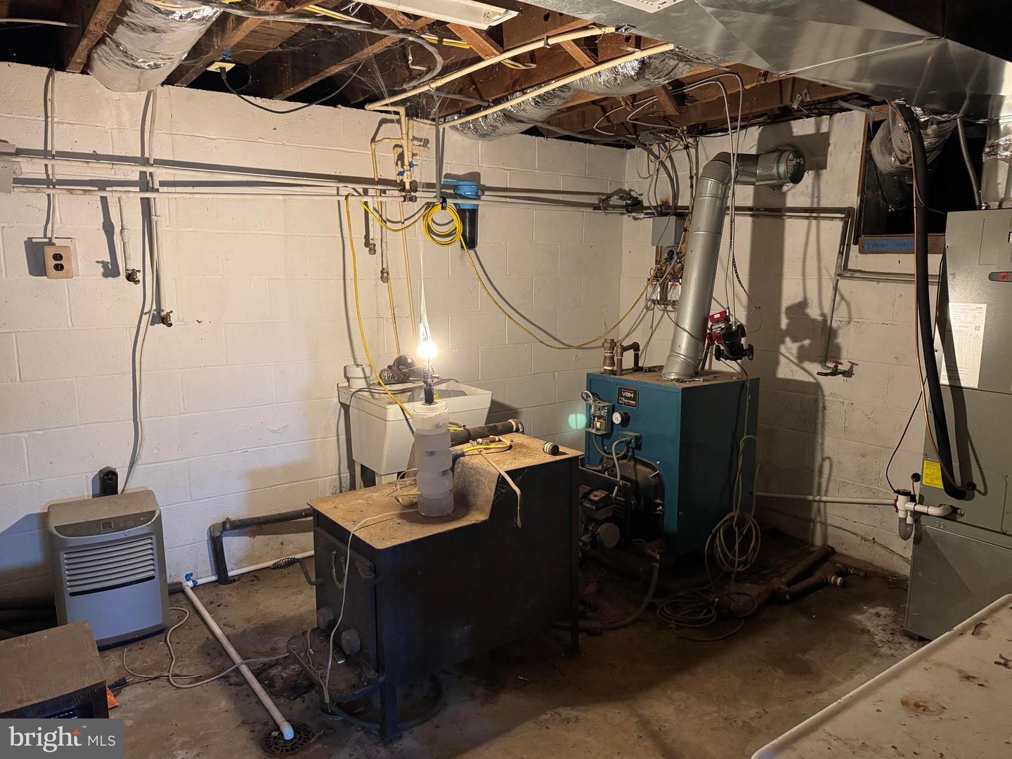 461 THUNDERBIRD RD, BENTONVILLE, Virginia 22610, ,Farm,For Sale,461 THUNDERBIRD RD,VAWR2013184 MLS # VAWR2013184