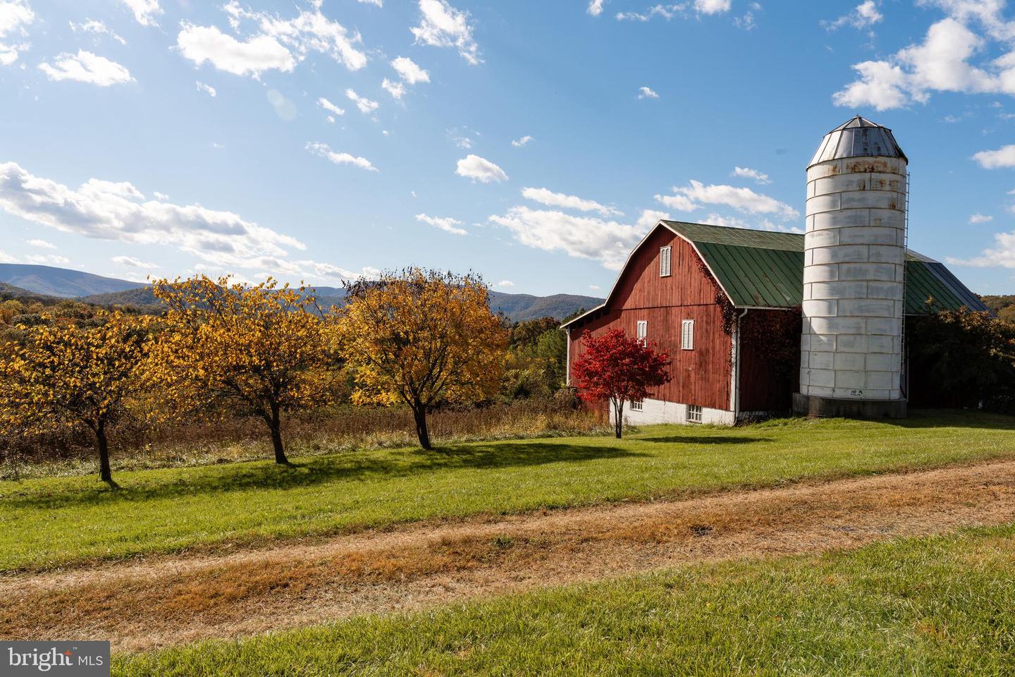 461 THUNDERBIRD RD, BENTONVILLE, Virginia 22610, ,Farm,For Sale,461 THUNDERBIRD RD,VAWR2013184 MLS # VAWR2013184