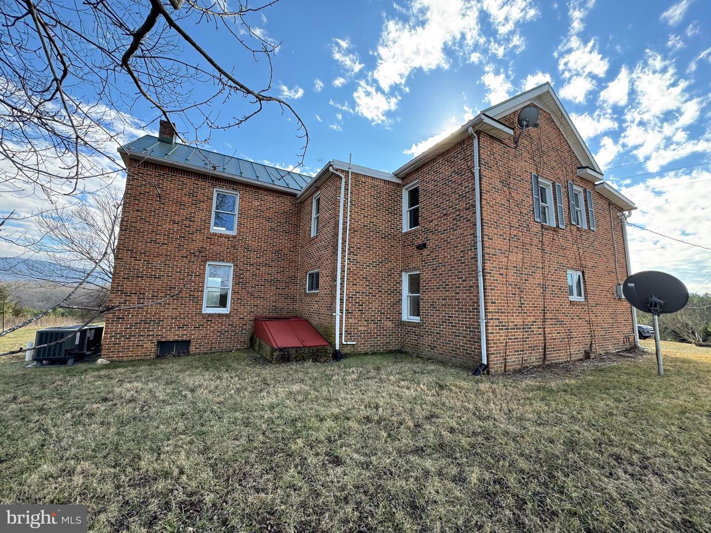 461 THUNDERBIRD RD, BENTONVILLE, Virginia 22610, ,Farm,For Sale,461 THUNDERBIRD RD,VAWR2013184 MLS # VAWR2013184