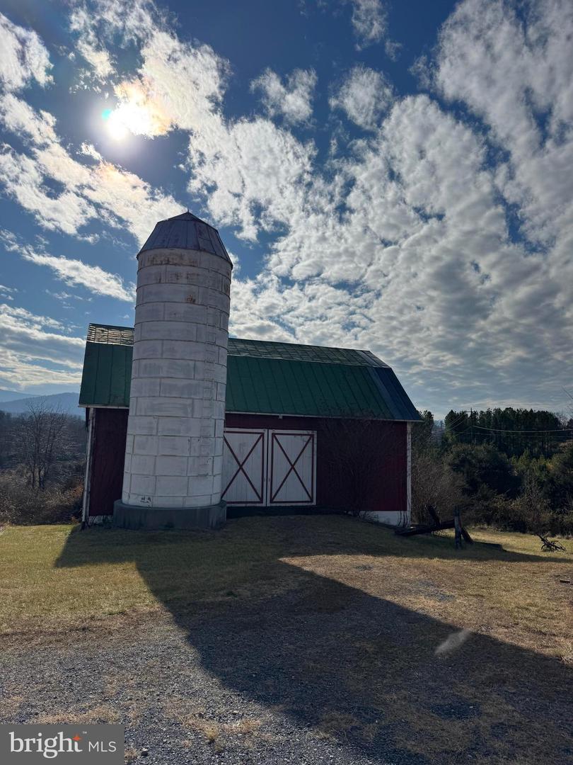 461 THUNDERBIRD RD, BENTONVILLE, Virginia 22610, ,Farm,For Sale,461 THUNDERBIRD RD,VAWR2013184 MLS # VAWR2013184