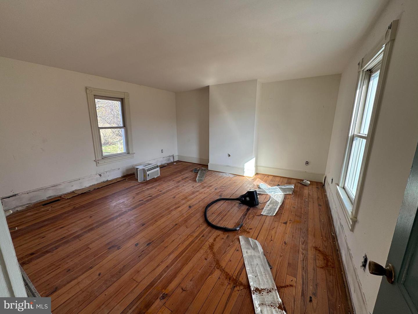 461 THUNDERBIRD RD, BENTONVILLE, Virginia 22610, ,Farm,For Sale,461 THUNDERBIRD RD,VAWR2013184 MLS # VAWR2013184