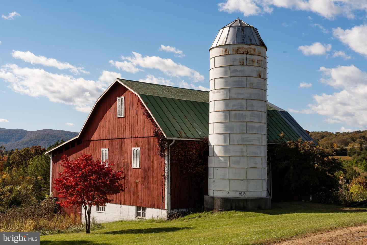 461 THUNDERBIRD RD, BENTONVILLE, Virginia 22610, 6 Bedrooms Bedrooms, ,3 BathroomsBathrooms,Residential,For Sale,461 THUNDERBIRD RD,VAWR2013182 MLS # VAWR2013182