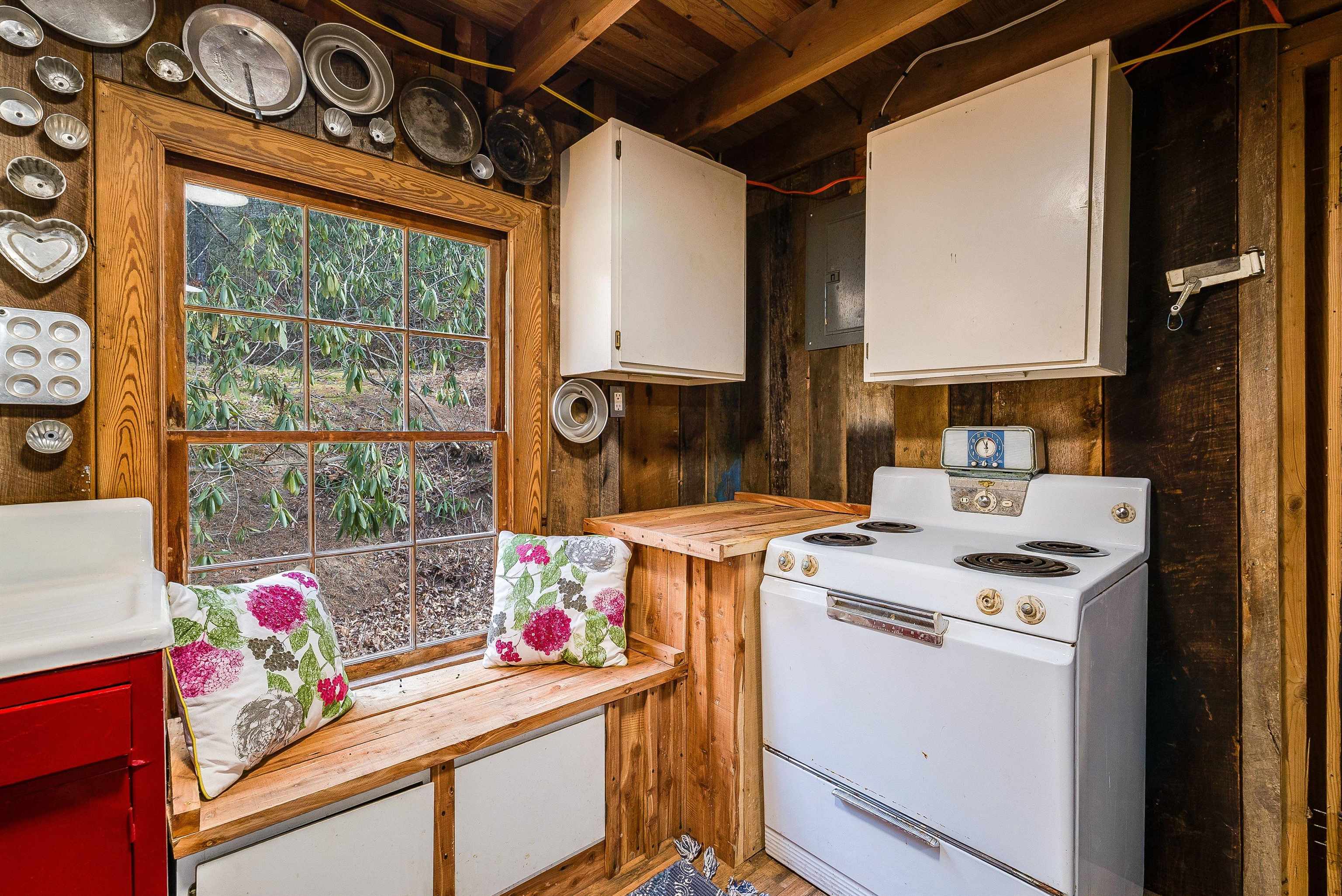 595 DEERFIELD VALLEY RD, WEST AUGUSTA, Virginia 24485, 3 Bedrooms Bedrooms, ,Residential,14,595 DEERFIELD VALLEY RD,672788 MLS # 672788