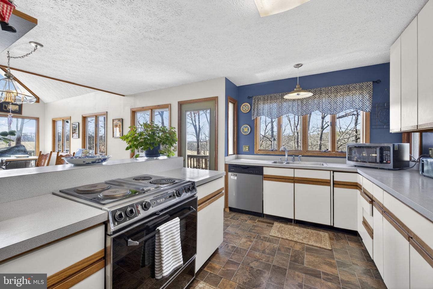 4500 WINERY LN, BARBOURSVILLE, Virginia 22923, 3 Bedrooms Bedrooms, ,3 BathroomsBathrooms,Residential,For Sale,4500 WINERY LN,VAAB2001152 MLS # VAAB2001152