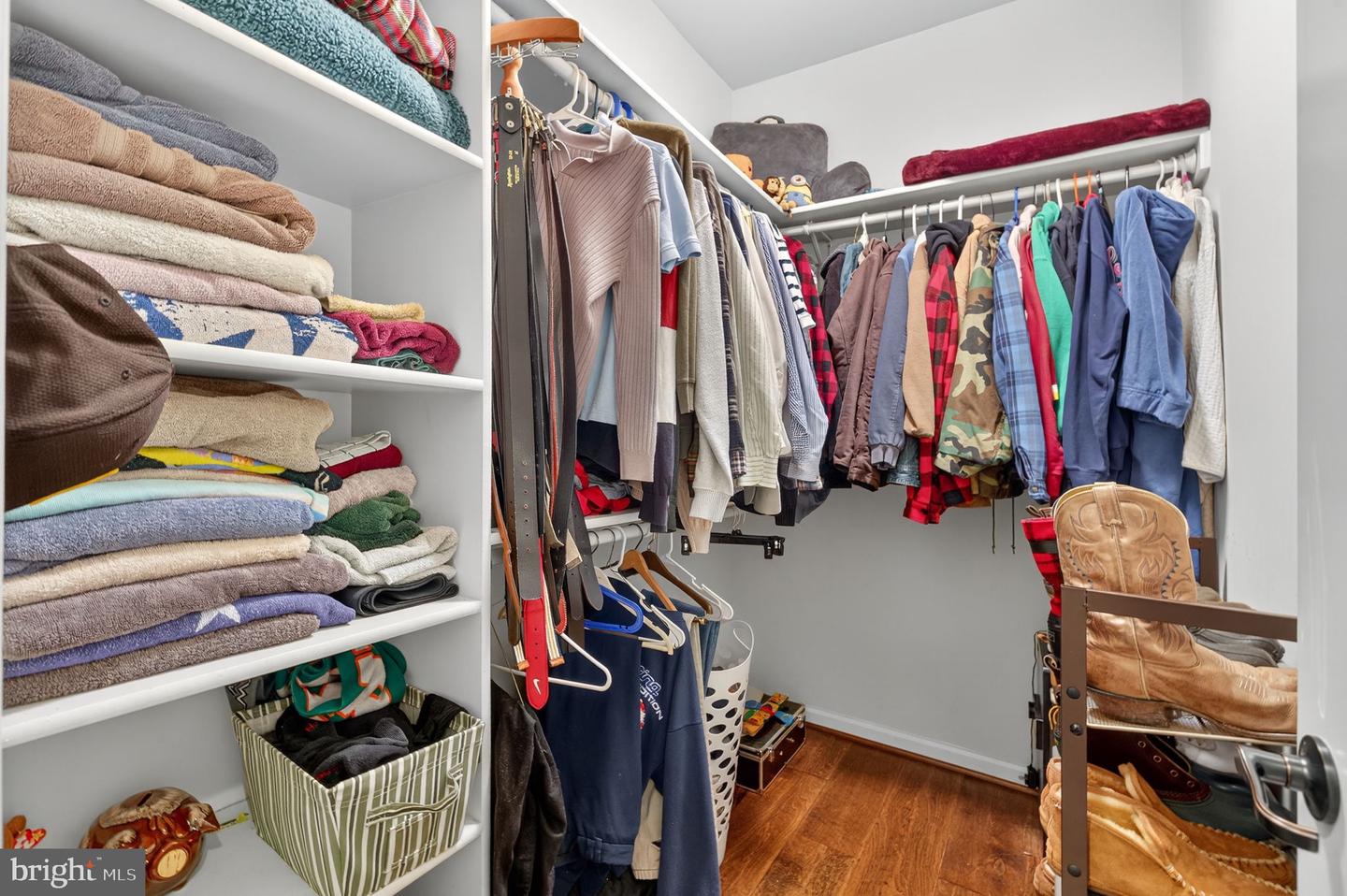 22011 BEAVERDAM DR, ASHBURN, Virginia 20148, 5 Bedrooms Bedrooms, 24 Rooms Rooms,5 BathroomsBathrooms,Residential,For Sale,22011 BEAVERDAM DR,VALO2114196 MLS # VALO2114196