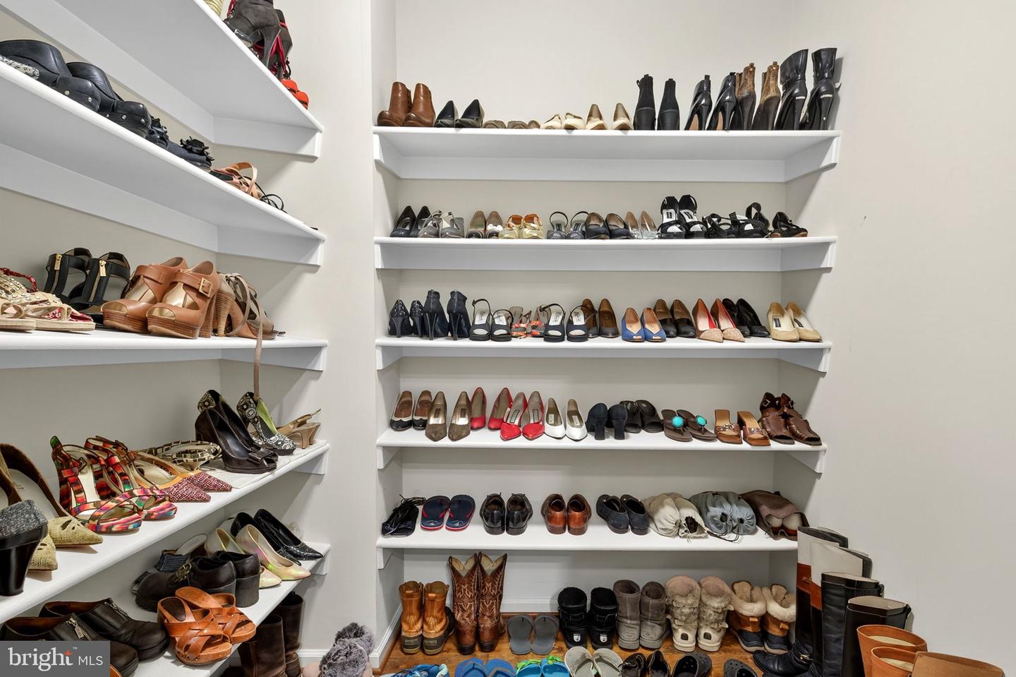 22011 BEAVERDAM DR, ASHBURN, Virginia 20148, 5 Bedrooms Bedrooms, 24 Rooms Rooms,5 BathroomsBathrooms,Residential,For Sale,22011 BEAVERDAM DR,VALO2114196 MLS # VALO2114196