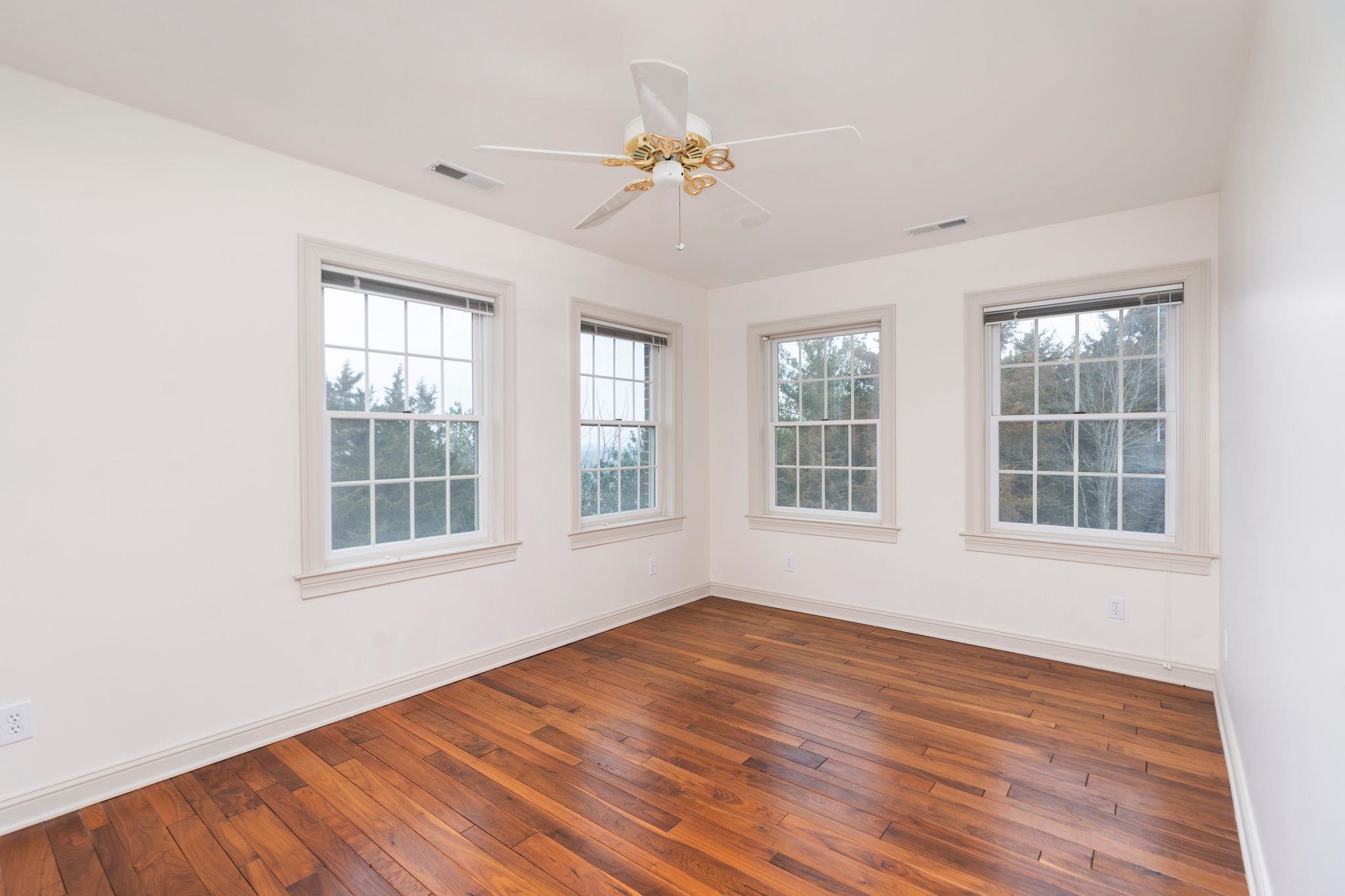 3 WALNUT VALLEY LN, WEYERS CAVE, Virginia 24486, 4 Bedrooms Bedrooms, ,3 BathroomsBathrooms,Residential,14,3 WALNUT VALLEY LN,673437 MLS # 673437