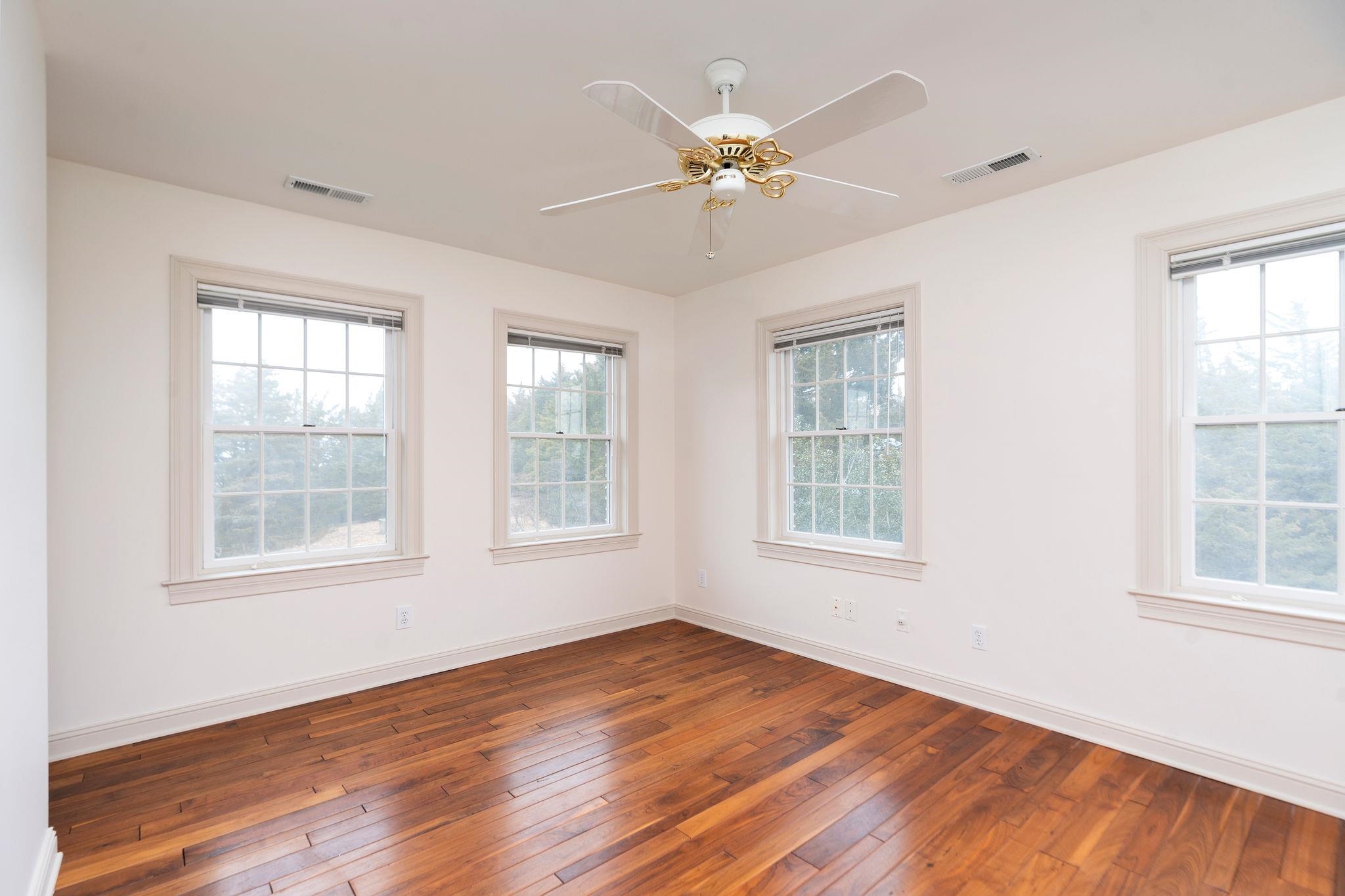 3 WALNUT VALLEY LN, WEYERS CAVE, Virginia 24486, 4 Bedrooms Bedrooms, ,3 BathroomsBathrooms,Residential,14,3 WALNUT VALLEY LN,673437 MLS # 673437