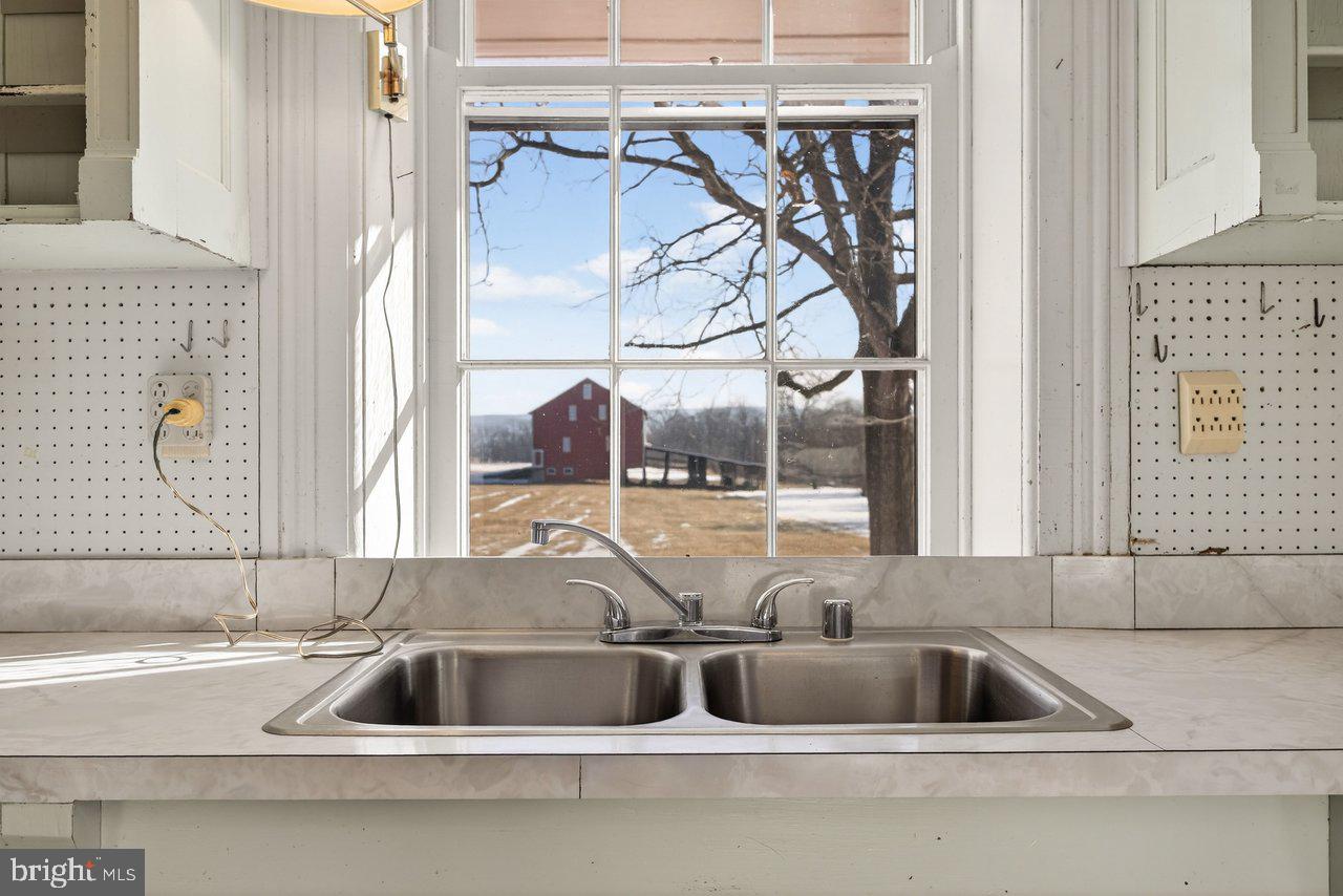 17442 EVERGREEN VALLEY RD, TIMBERVILLE, Virginia 22853, 6 Bedrooms Bedrooms, ,3 BathroomsBathrooms,Residential,For Sale,17442 EVERGREEN VALLEY RD,VARO2002846 MLS # VARO2002846