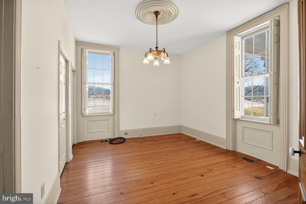 17442 EVERGREEN VALLEY RD, TIMBERVILLE, Virginia 22853, 6 Bedrooms Bedrooms, ,3 BathroomsBathrooms,Residential,For Sale,17442 EVERGREEN VALLEY RD,VARO2002846 MLS # VARO2002846