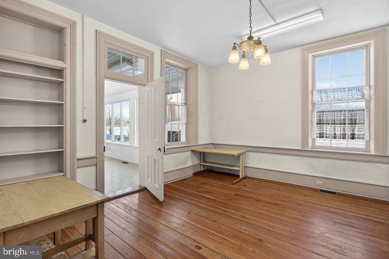 17442 EVERGREEN VALLEY RD, TIMBERVILLE, Virginia 22853, 6 Bedrooms Bedrooms, ,3 BathroomsBathrooms,Residential,For Sale,17442 EVERGREEN VALLEY RD,VARO2002846 MLS # VARO2002846